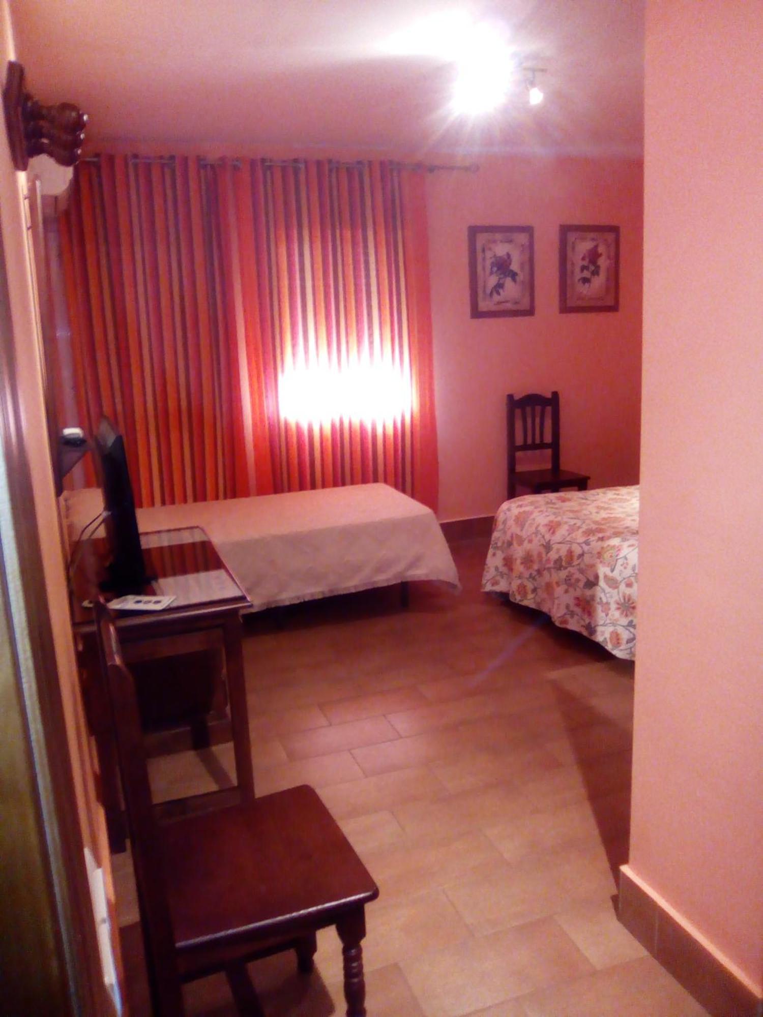 Hostal Muriel Aljaraque Rum bild
